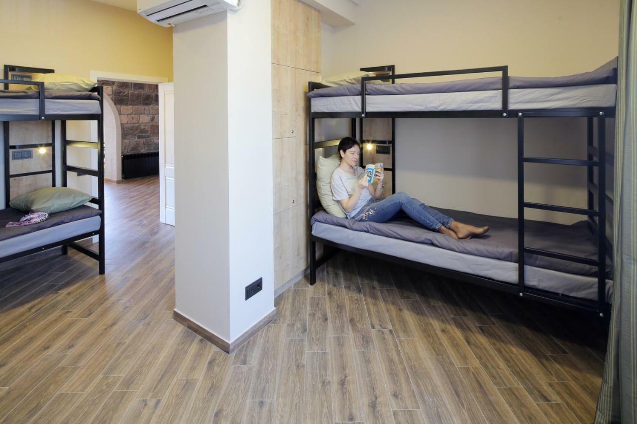 Highland Hostel Jerevan Buitenkant foto