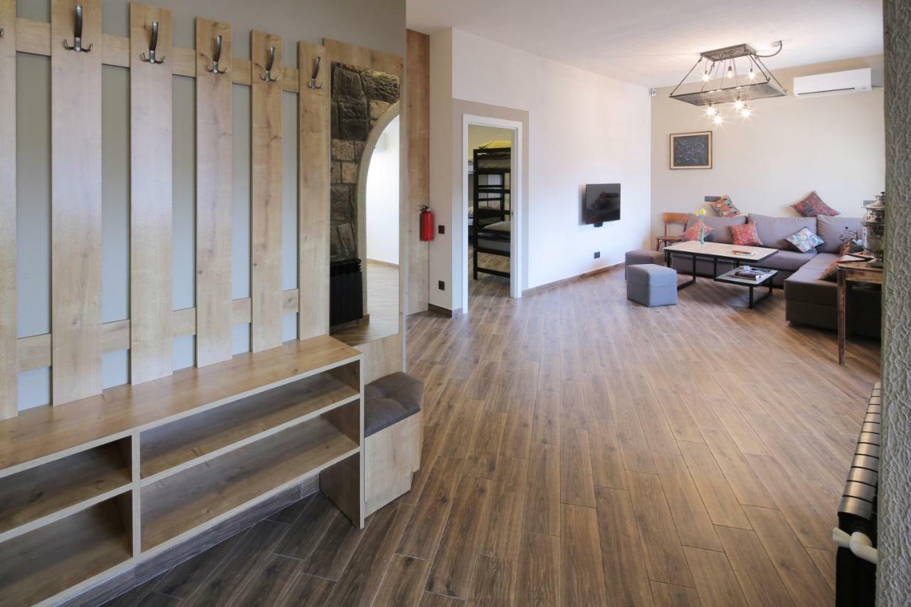 Highland Hostel Jerevan Buitenkant foto